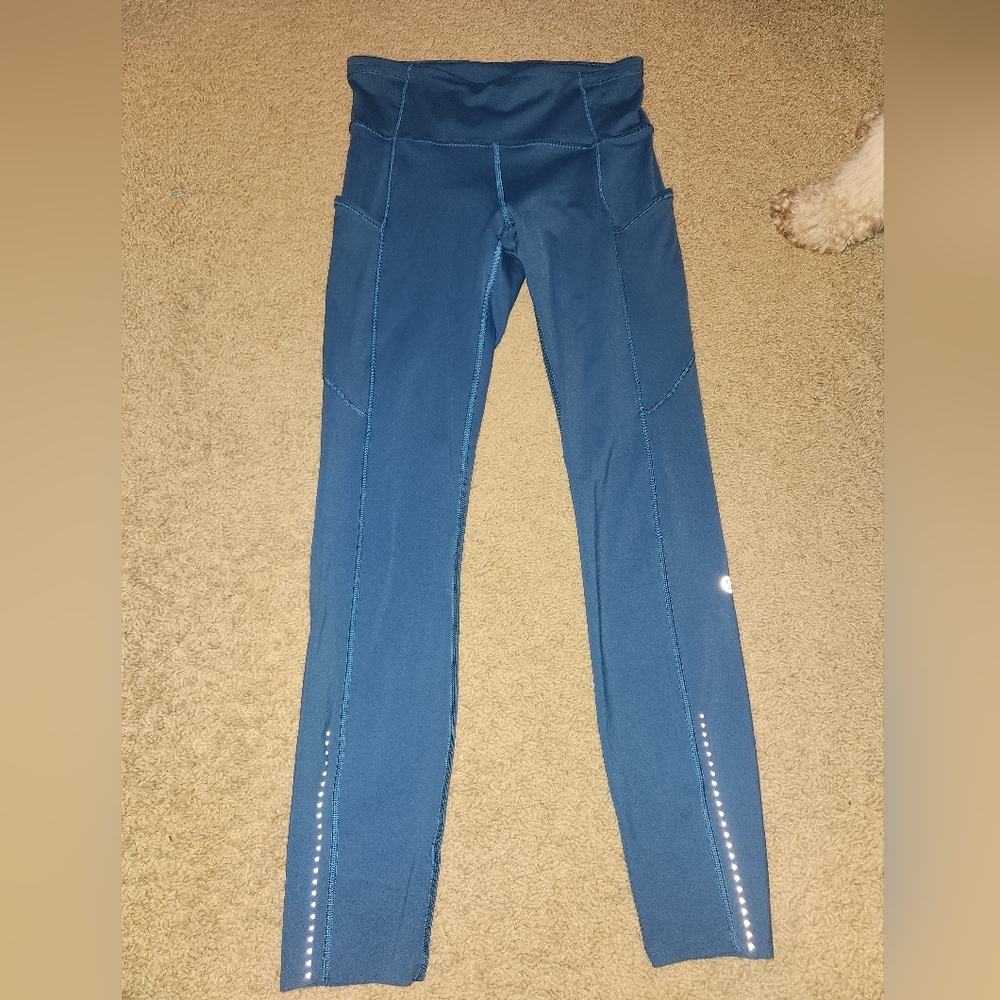 Lululemon size 4 Teal leggings with side pockets.  Excellent condition. 27"